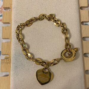 Elegant Gold Bracelet with Heart Charm